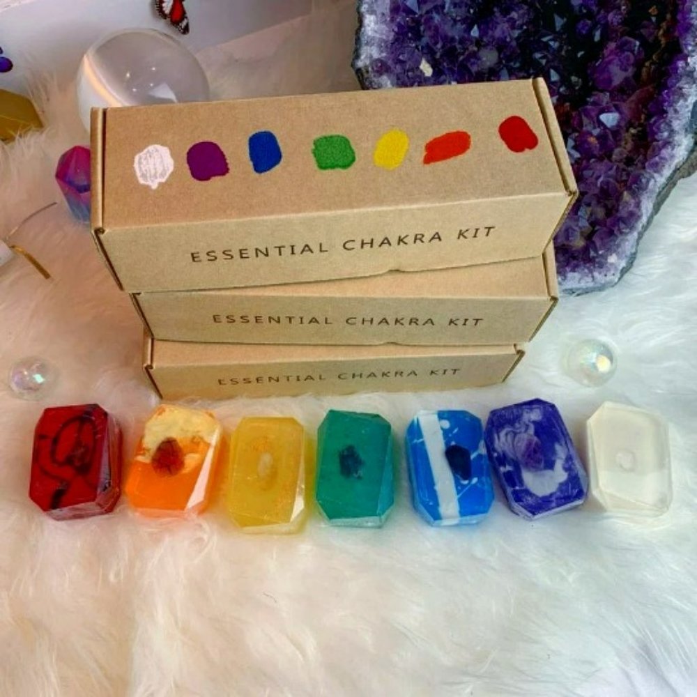 ESSENTIAL CHAKRA KIT (Crystal Soap Collection)